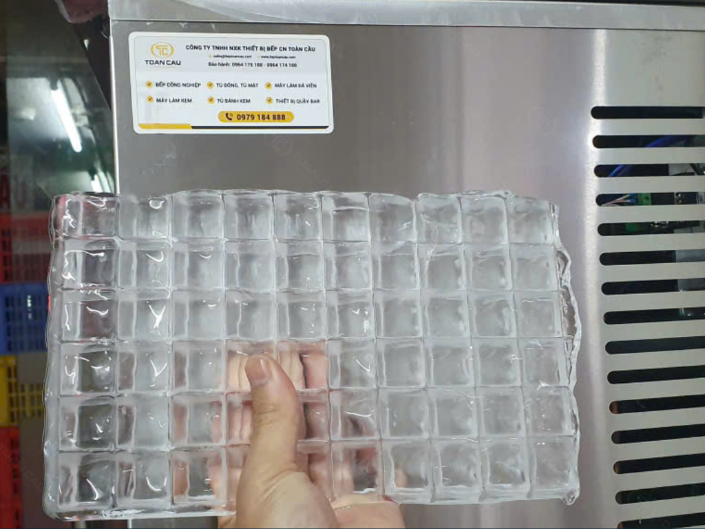 Thành phẩm đá viên vuông của máy làm đá