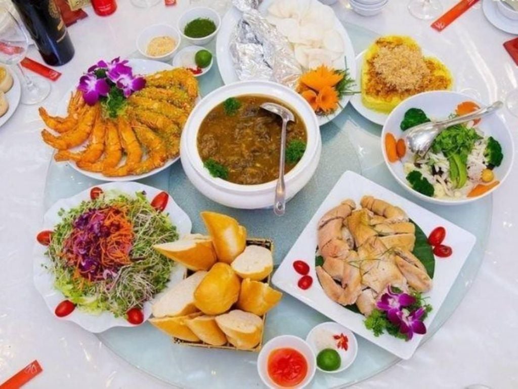 thực đơn nhà hàng tiệc cưới 8 món