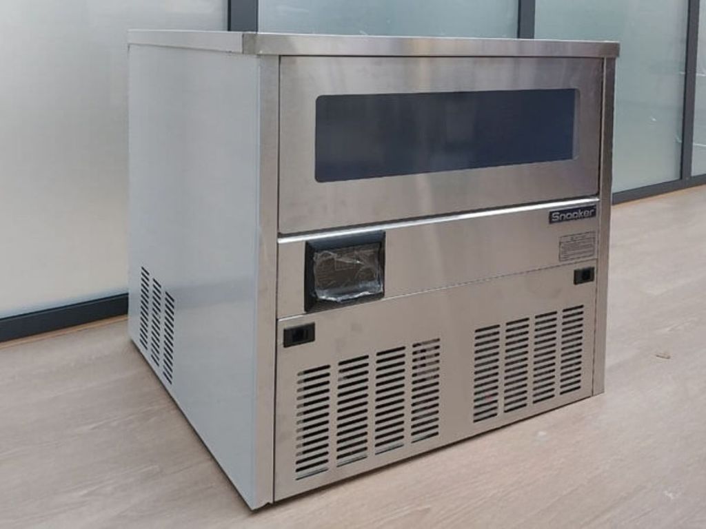 thực tế máy làm đá viên Snooker SK-101B