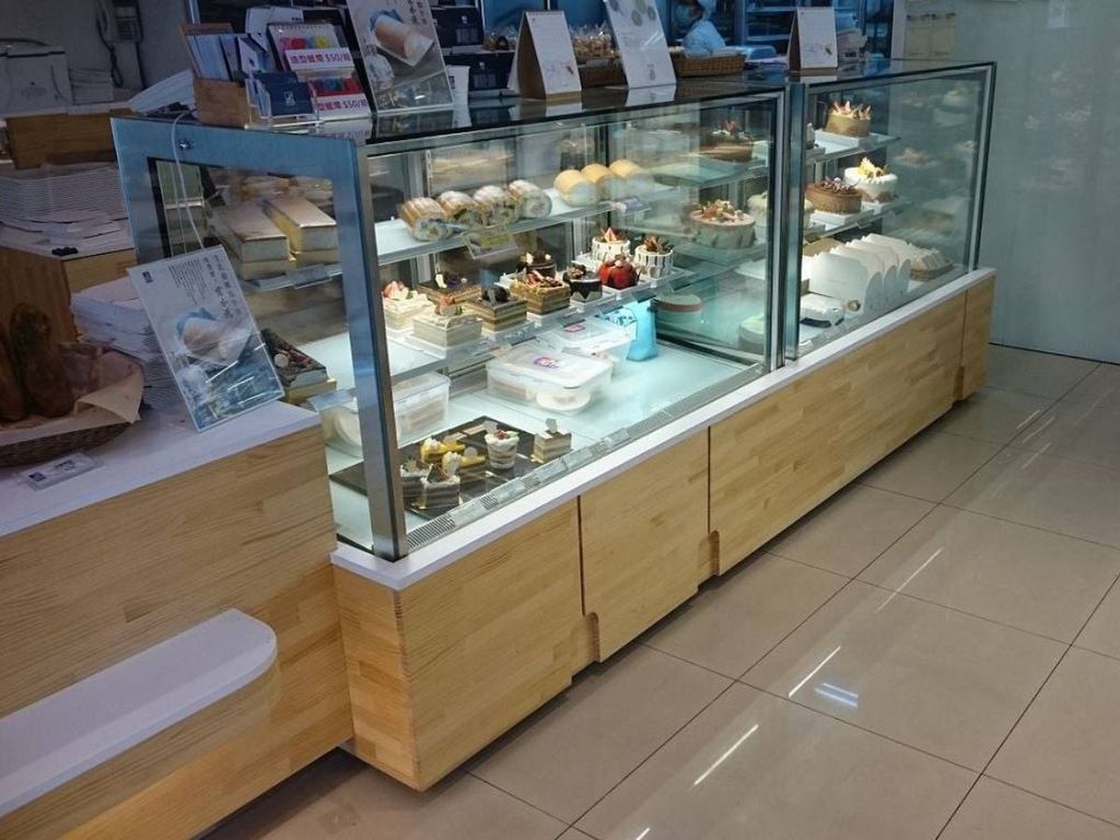 thực tế tủ trưng bày bánh 3 tầng SunTrump CRYSTAL-3-1200