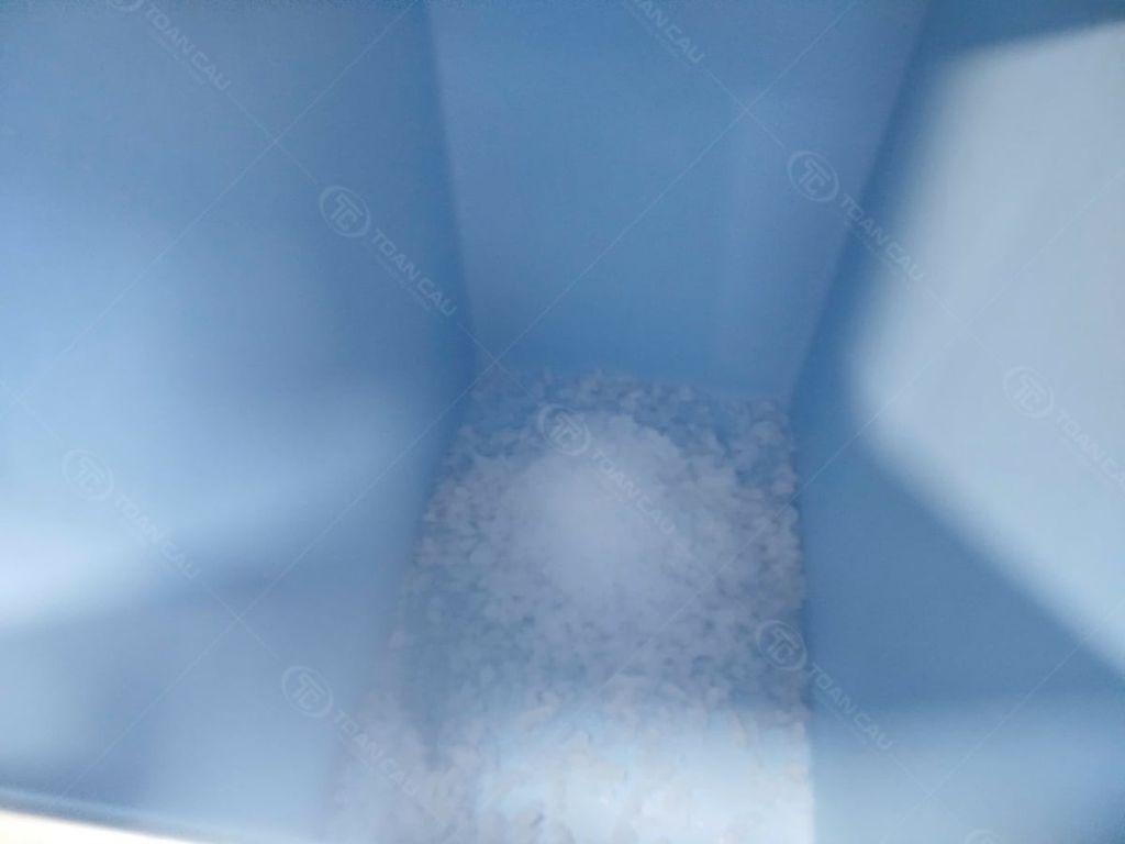 Thùng đựng đá Hoshizaki B-301SA bên trong