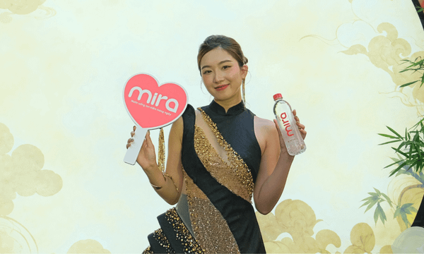 Nước ion kiềm Mira tiếp năng lượng để người mẫu tự tin tỏa sáng