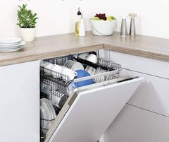 Máy rửa bát âm tủ và để bàn: loại nào phù hợp với bếp nhỏ
