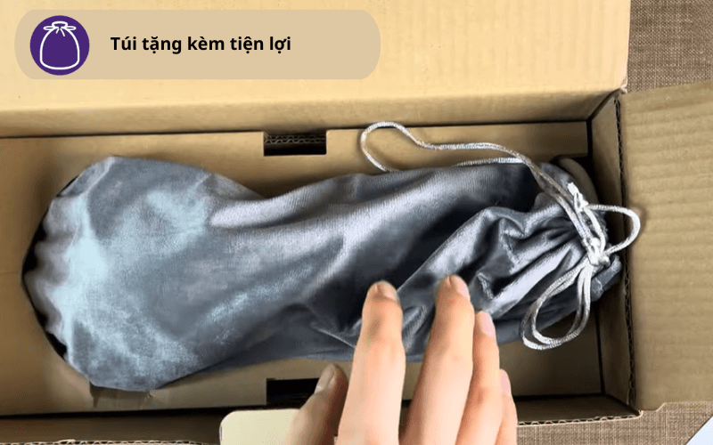 Bàn là hơi nước cầm tay Philips Series 7000 STH7030/18 màu trắng