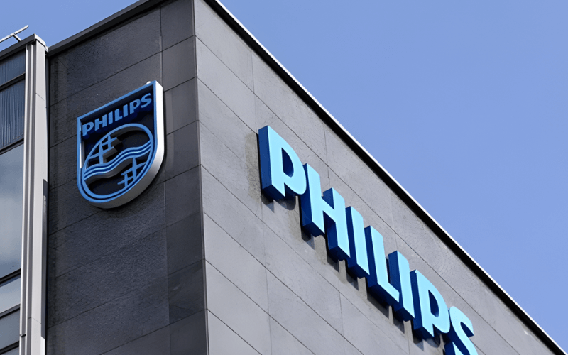 Bàn là hơi nước cầm tay Philips Series 7000 STH7030/18 màu trắng