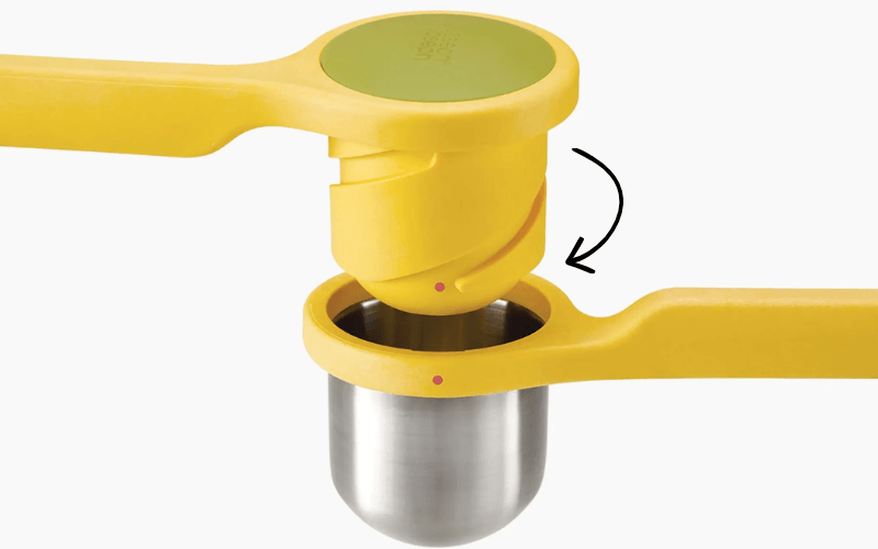 Dụng cụ ép chanh cộng lực Joseph Joseph Helix™ 20101 cơ chế xoay thông minh