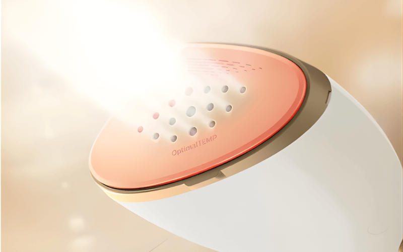 Bàn là hơi nước cầm tay Philips Series 7000 STH7030/18 màu trắng