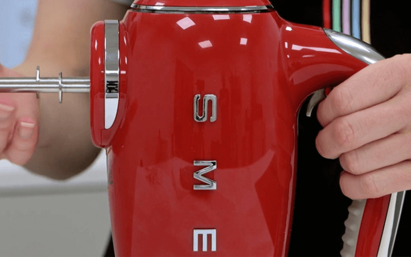 Máy đánh trứng SMEG HMF01 nhiều màu