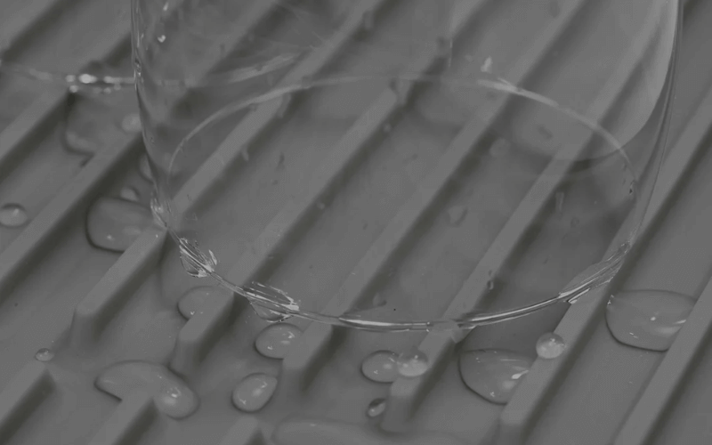 Khay úp ly tách chống trầy Joseph Joseph Flume Large (Grey) 85089