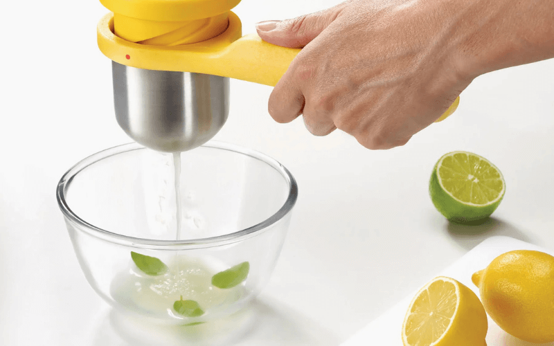 Dụng cụ ép chanh cộng lực Joseph Joseph Helix™ 20101 thích hợp cho chanh vàng, chanh xanh