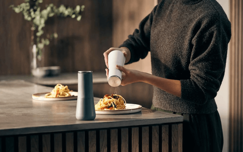 Bộ 2 lọ xay tiêu & xay muối Joseph Joseph Milltop nhiều màu