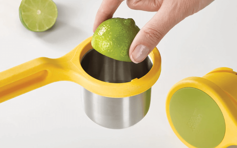 Dụng cụ ép chanh cộng lực Joseph Joseph Helix™ 20101 chất liệu cao cấp
