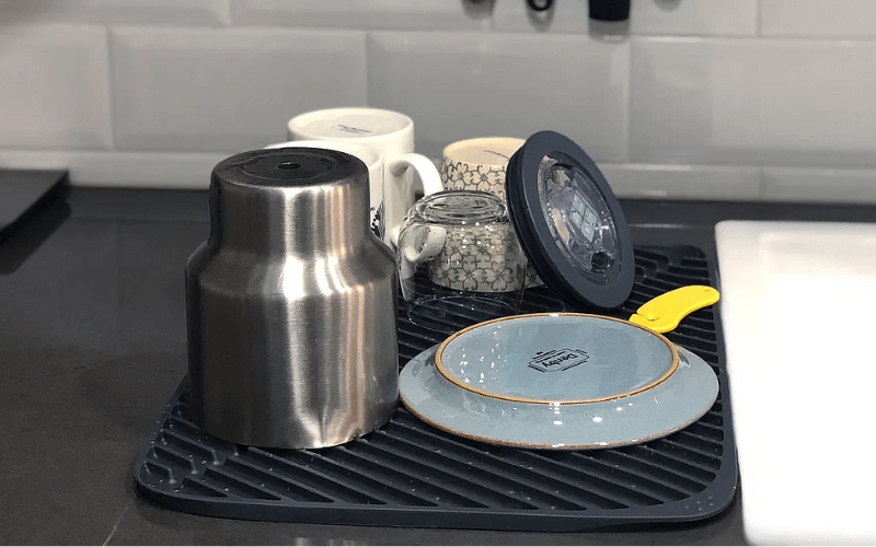 Khay úp ly tách chống trầy Joseph Joseph Flume Large (Grey) 85089