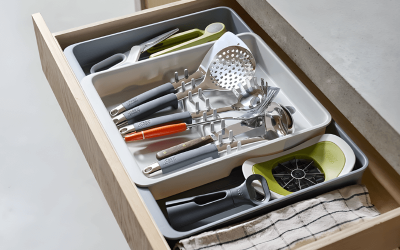 Khay đựng dụng cụ nhà bếp nới rộng Joseph Joseph 8500017