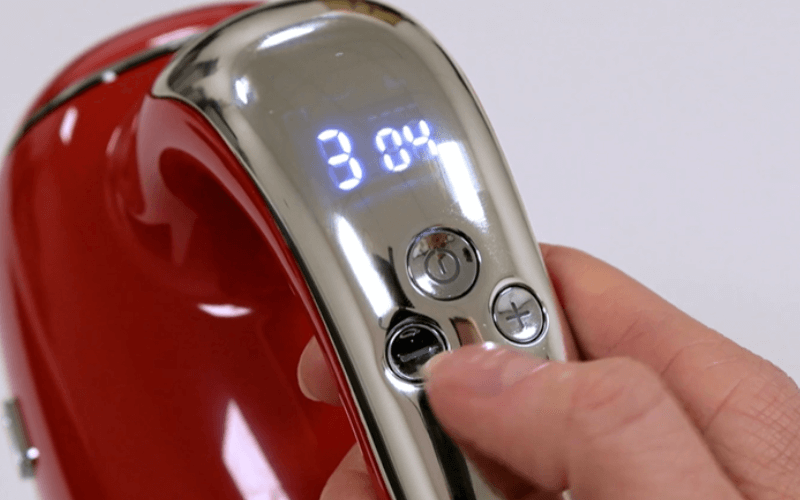 Máy đánh trứng SMEG HMF01 nhiều màu