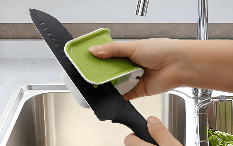 Bàn chải vệ sinh dao chuyên dụng Joseph Joseph BladeBrush (Green) 85105