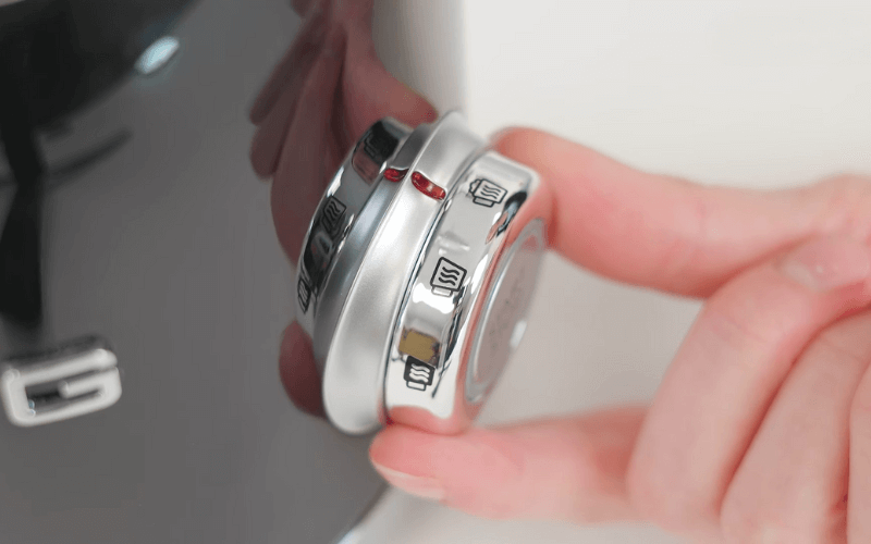 Máy đánh&nbsp;bọt sữa SMEG MFF11 chọn chế độ