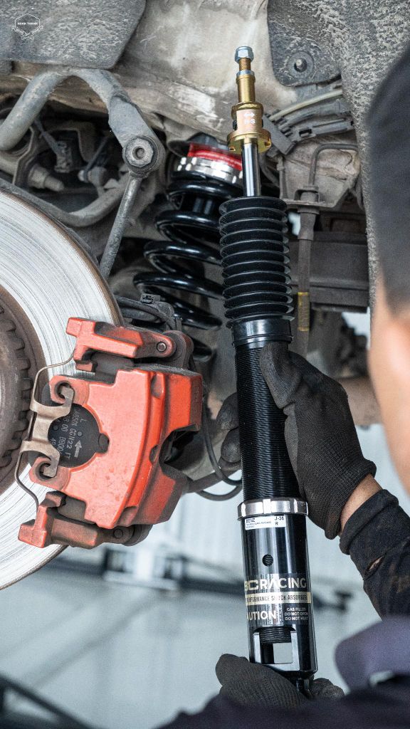 NGUYÊN NHÂN VÀ CÁCH XỬ LÝ XE Ô TÔ CÓ TIẾNG ỒN KHI TĂNG TỐC TRÊN ĐƯỜNG