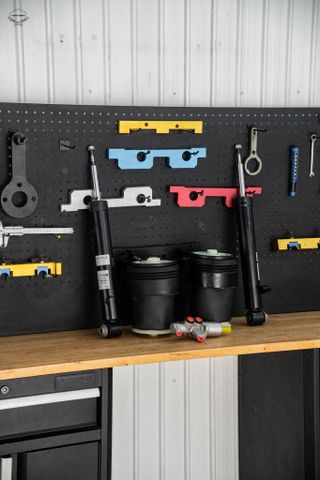 Giảm Xóc Mercedes: Dấu Hiệu Hư Hỏng Và Kinh Nghiệm Thay Thế