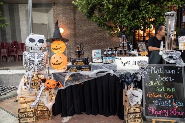 Halloween và Bia Thủ Công – Khi Lễ Hội Hóa Trang Trở Thành Hành Trình Kết Nối