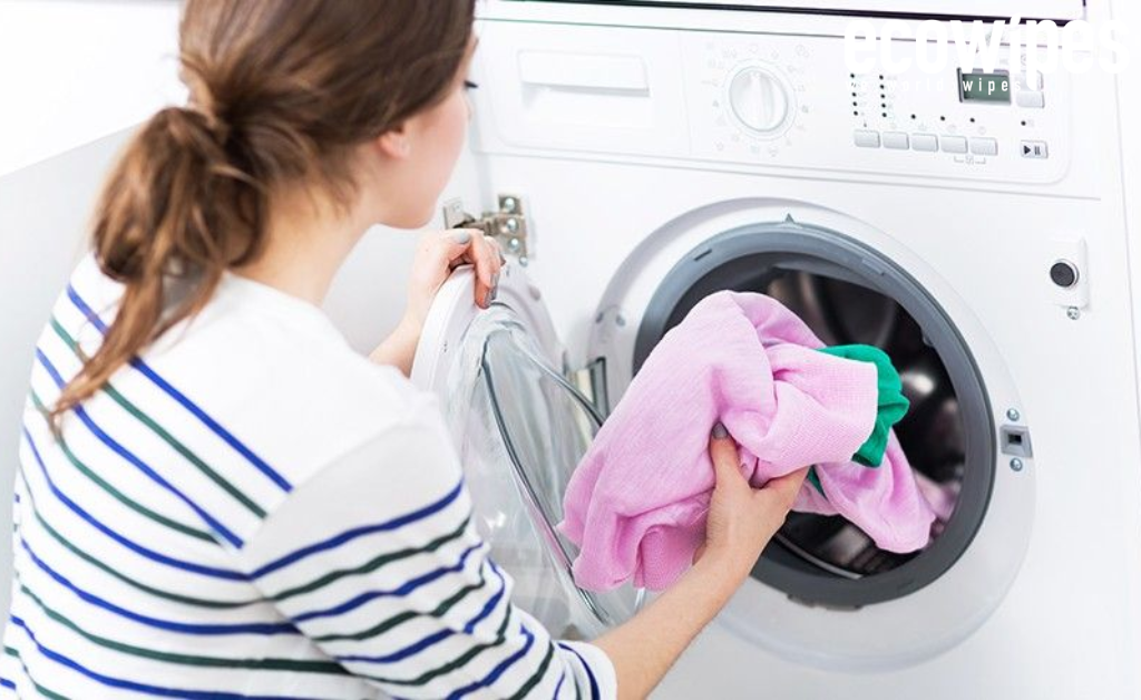 Bí quyết giặt sạch quần áo và lưu hương lâu trong mùa mưa