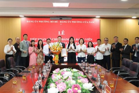 PHƯỜNG CỬA NAM PHỐI HỢP VỚI PHƯỜNG BỒ ĐỀ TỔ CHỨC LỄ CHUYỂN GIAO ĐẢNG BỘ CÔNG TY CỔ PHẦN HÓA DẦU QUÂN ĐỘI