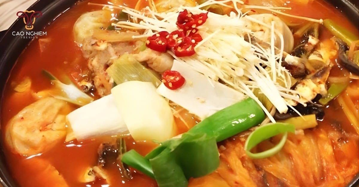 Nấu nước lẩu sườn bò kim chi