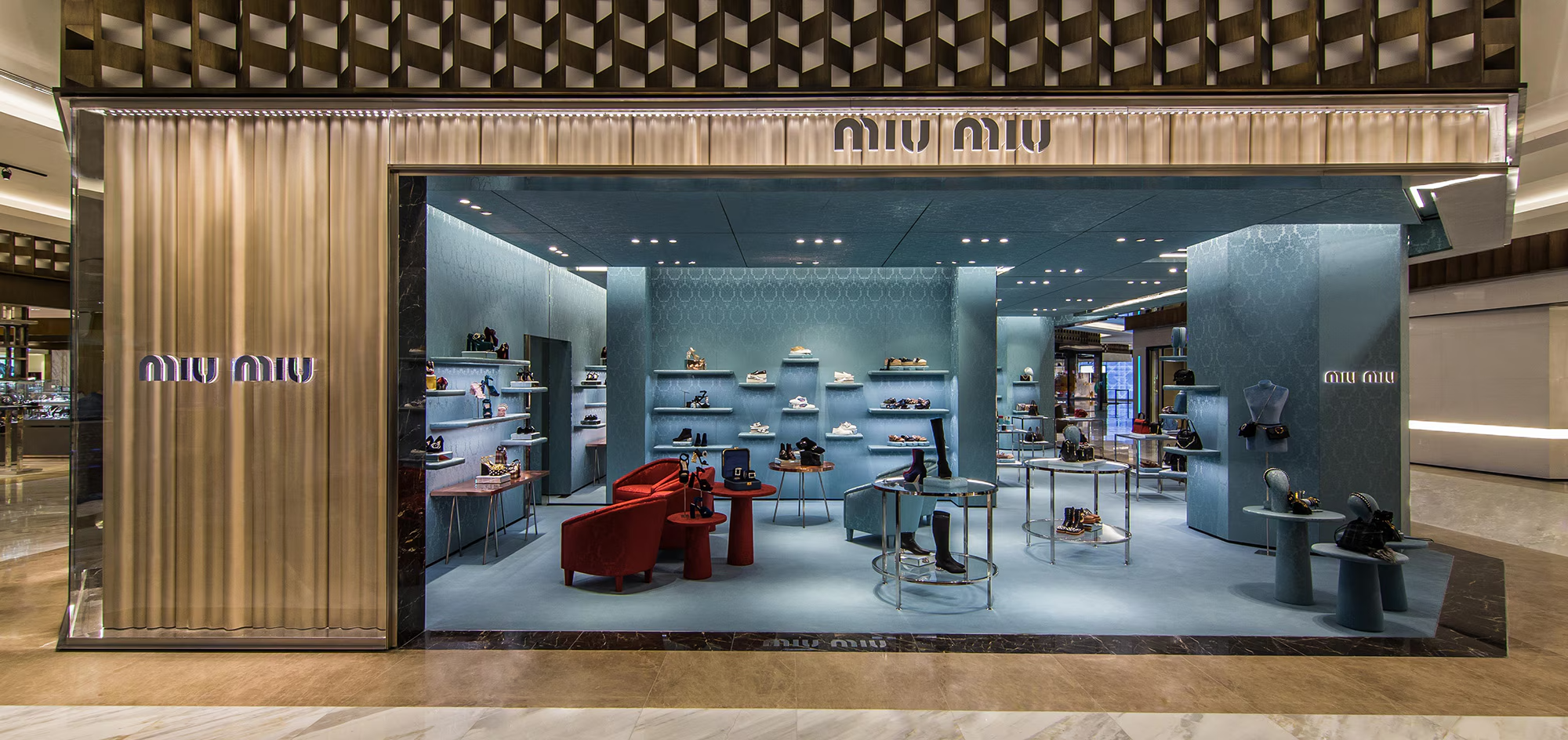 MIU MIU - Thương hiệu nơi sự xa xỉ hòa cùng tinh thần tự do và mộng mơ.