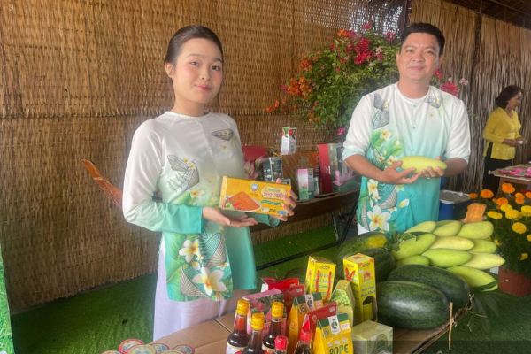 Nông dân chuyên nghiệp, từ ruộng phèn đưa nông sản đi bán 