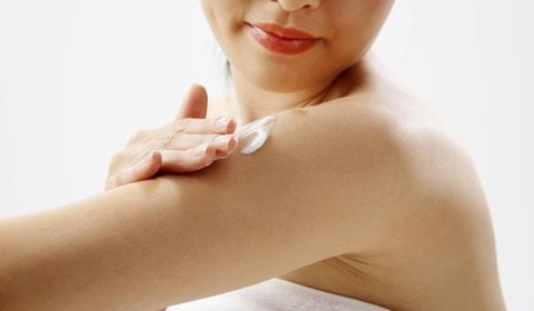 Top 10 kem dưỡng thể cho da khô tốt nhất, da mềm mịn suốt mùa đông