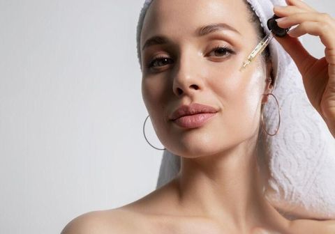 Retinol có trị mụn không? Cách dùng Retinol an toàn cho da mụn