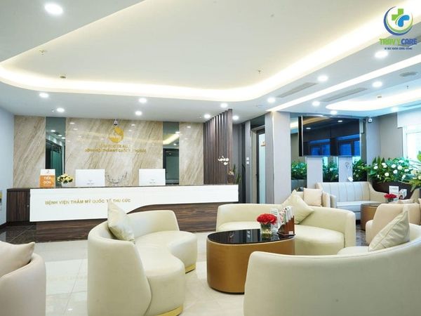 Không gian sảnh chờ sang trọng, rộng rãi đẳng cấp của hệ thống làm đẹp Thu Cúc.