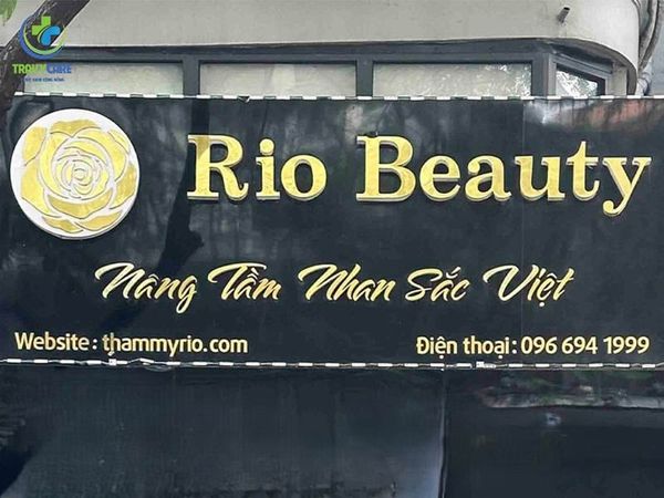 Biển hiệu của thương hiệu Rio Beauty, một địa chỉ học triệt lông uy tín.