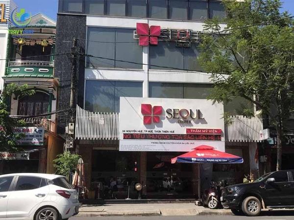 Toàn cảnh mặt tiền thẩm mỹ viện Seoul Center chi nhánh Huế, một địa chỉ phun mí mở tròng chuyên nghiệp và uy tín.
