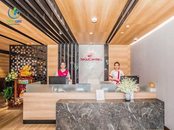 Đội ngũ nhân viên tiếp đón tại địa chỉ triệt lông mặt uy tín Seoul Center.