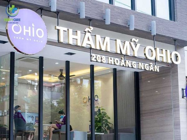 Mặt tiền sang trọng của Thẩm mỹ Ohio tại 208 Hoàng Ngân, một địa chỉ triệt lông mày uy tín.