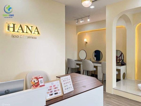 Không gian đón khách sang trọng tại Hana Spa & Wellness hỗ trợ điều trị triệt lông mọc ngược hiệu quả