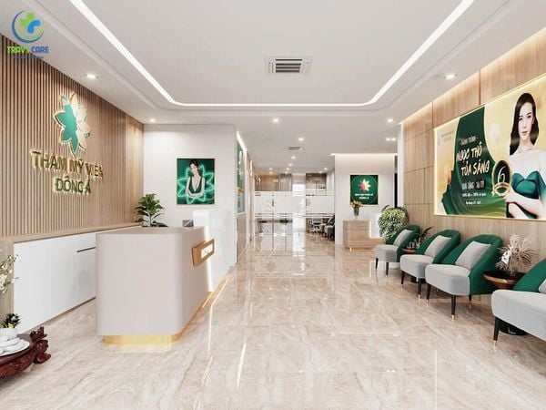 Không gian phòng chờ rộng rãi, hiện đại tại một chi nhánh của Thẩm mỹ viện Đông Á.