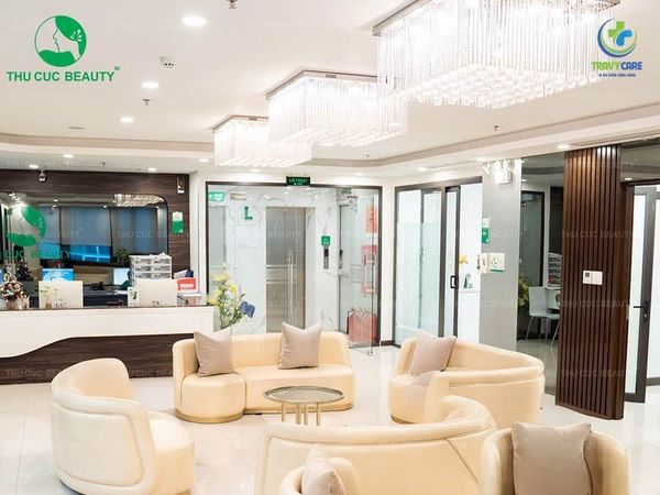 Sảnh đón tiếp khách hàng cực kỳ sang trọng, chuẩn 5 sao tại Thu Cúc Beauty Center.