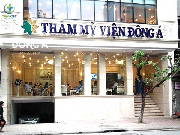 Khu vực mặt tiền bề thế của một chi nhánh thuộc Viện Thẩm Mỹ Đông Á.