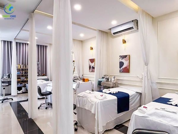 Không gian giường spa thư giãn với ánh sáng dịu nhẹ tại Seoul Center.