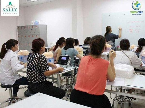 hình ảnh lớp học đông đủ tại sally