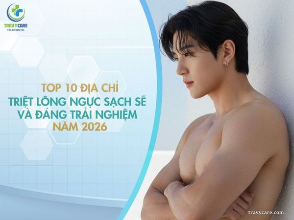 Nam giới tự tin khoe vòm ngực săn chắc, mịn màng và sạch lông.