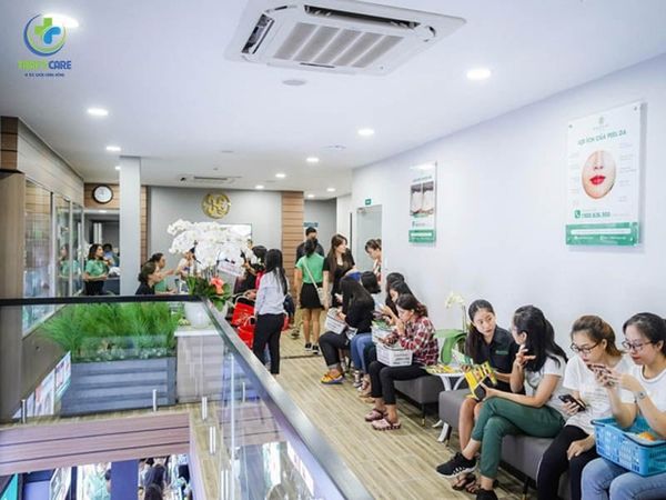 quầy lễ tân Hasaki.