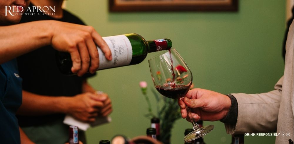 Chai rượu vang Vieux Chateau Saint Andre 2021 Montagne Saint Emilion by Berrouet, rượu vang Bordeaux phong cách nhẹ nhàng nhưng phức hợp, thích hợp để ủ thêm.