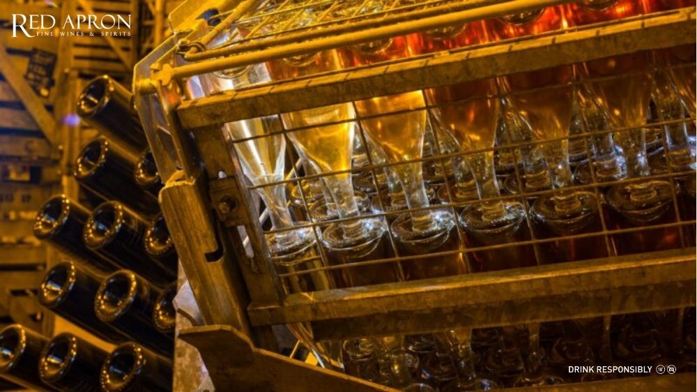Hầm ủ Champagne Bruno Paillard với các chai được lưu trữ lâu năm theo phương pháp truyền thống tại vùng Champagne