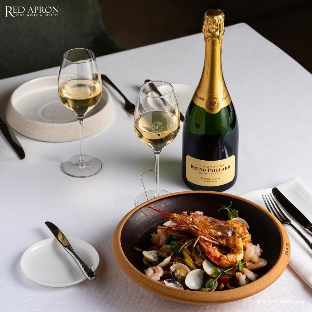 Champagne Bruno Paillard dùng kèm hải sản như hàu và tôm hùm trong bữa tiệc fine dining
