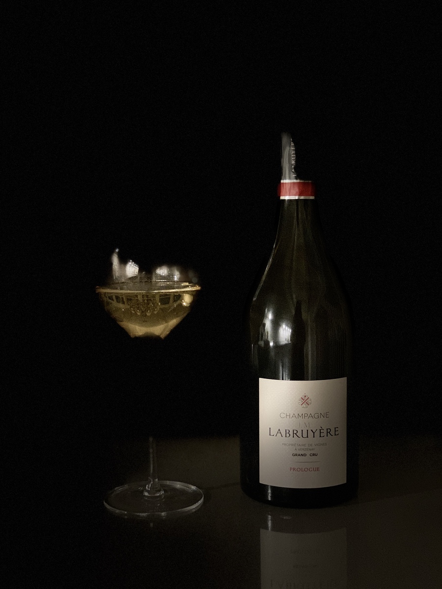 Chai Champagne J.M. Labruyere Prologue Grand Cru, phối giống Pinot Noir và Chardonnay.