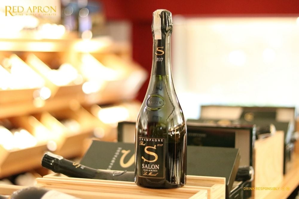 Cửa hàng Red Apron trưng bày champagne cao cấp bao gồm Champagne Salon