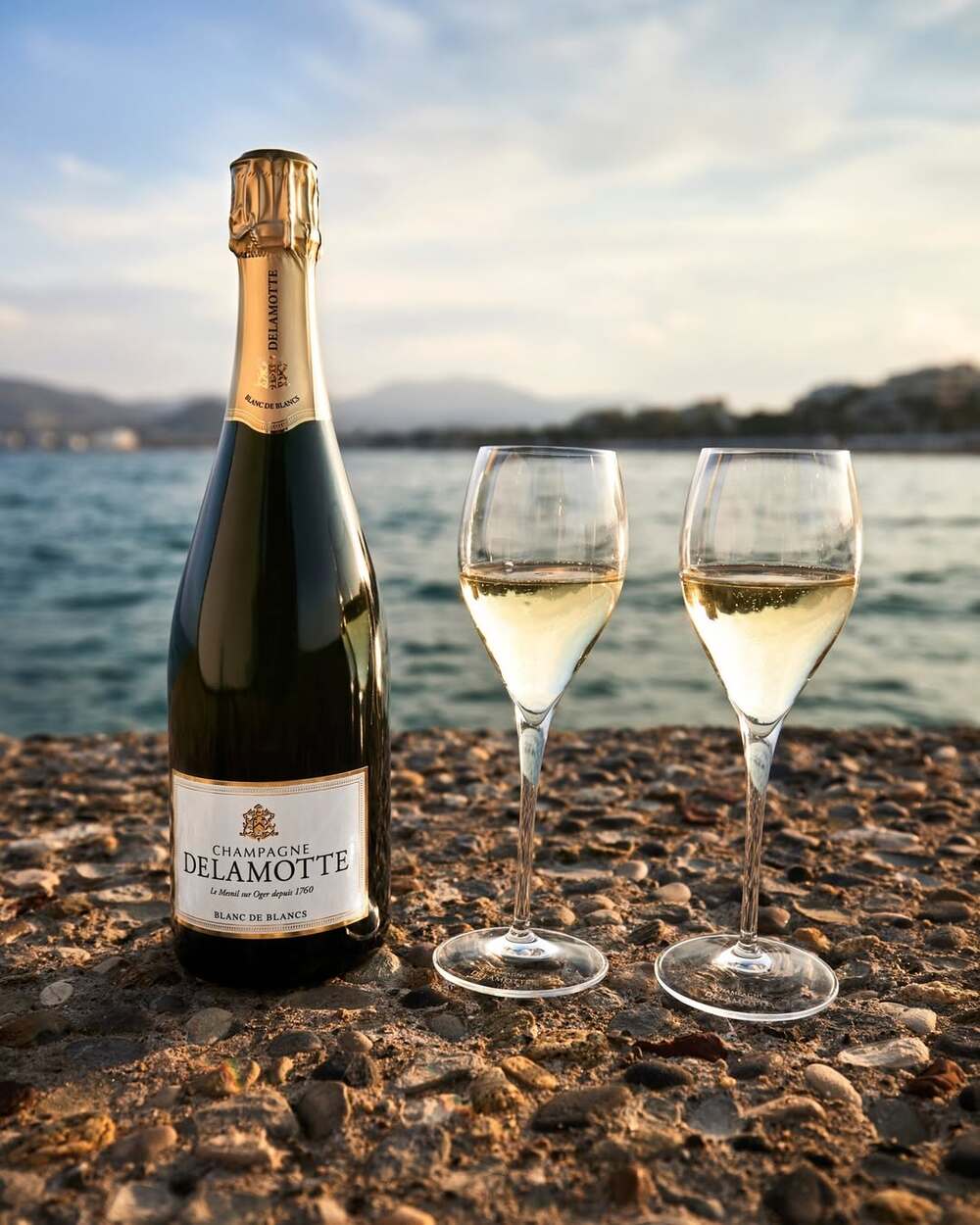 Chai Champagne Delamotte Blanc de Blancs minh họa khác biệt phong cách